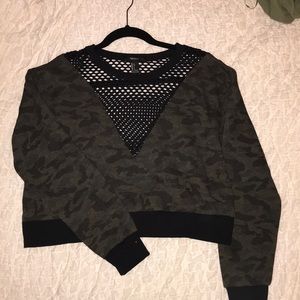 Camouflage cropped sweatshirt